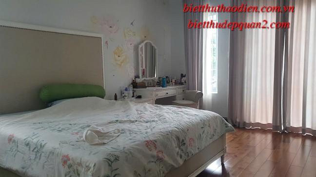 Phòng ngủ nhỏ khác có ban công